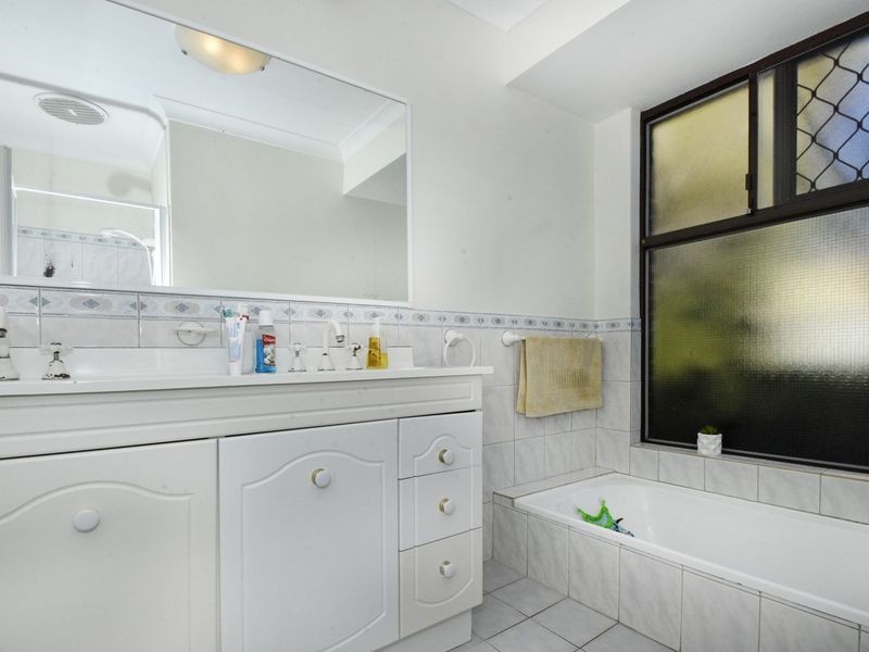 9 Waterloo Court, Alexander Heights WA 6064