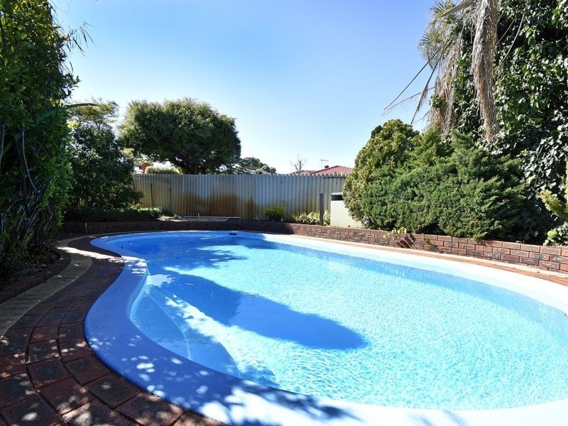 9 Waterloo Court, Alexander Heights WA 6064