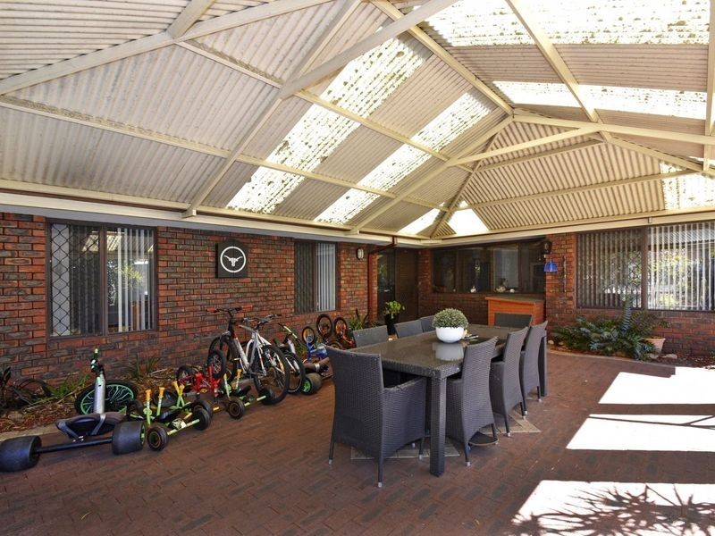 9 Waterloo Court, Alexander Heights WA 6064