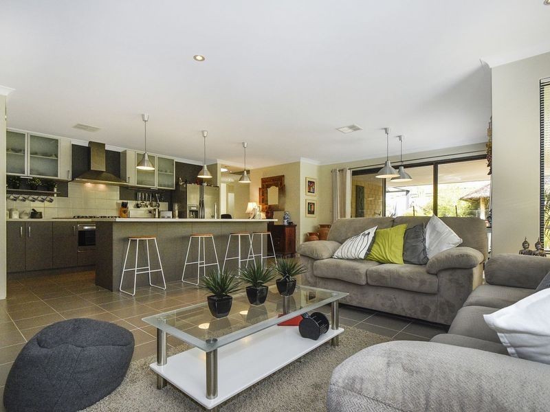 31 Syme Road, Alexander Heights WA 6064