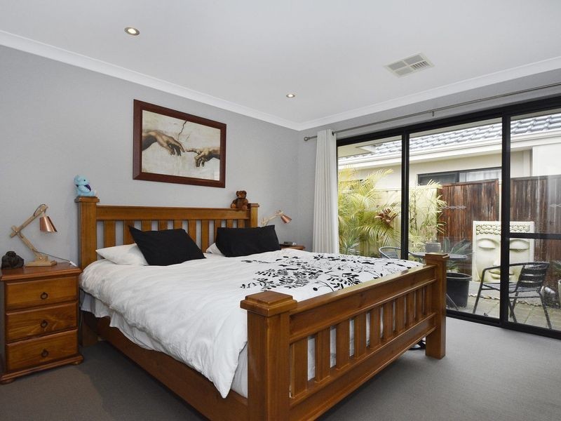 31 Syme Road, Alexander Heights WA 6064