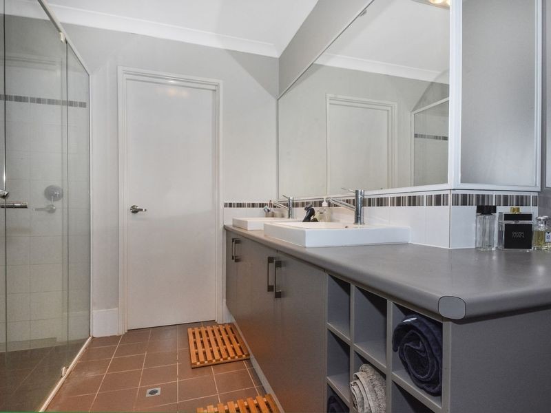 31 Syme Road, Alexander Heights WA 6064