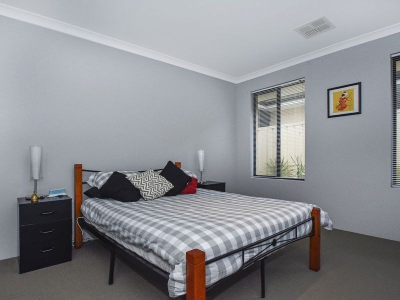 31 Syme Road, Alexander Heights WA 6064
