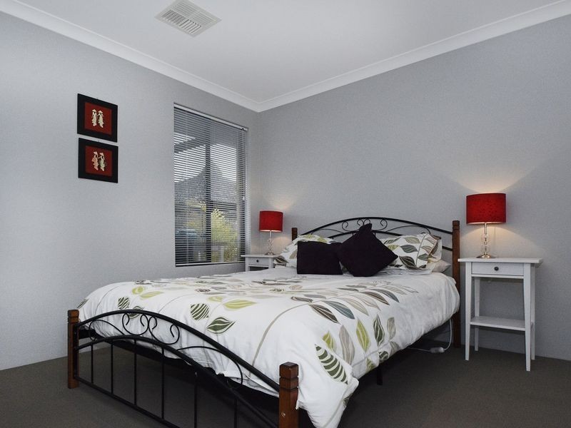 31 Syme Road, Alexander Heights WA 6064