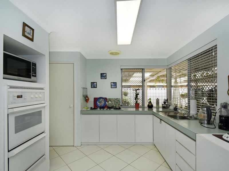 16 Pinetree Close, Alexander Heights WA 6064