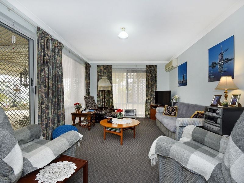 16 Pinetree Close, Alexander Heights WA 6064