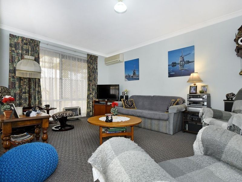 16 Pinetree Close, Alexander Heights WA 6064