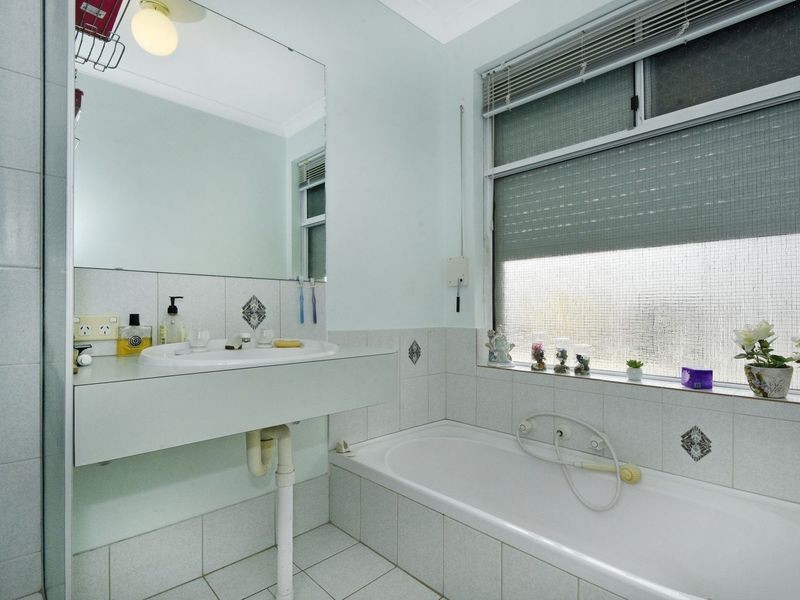 16 Pinetree Close, Alexander Heights WA 6064