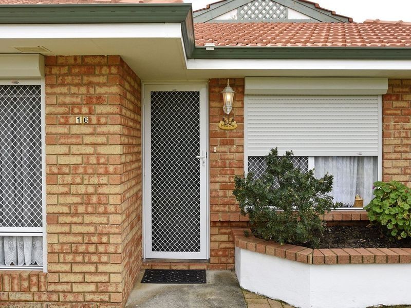 16 Pinetree Close, Alexander Heights WA 6064