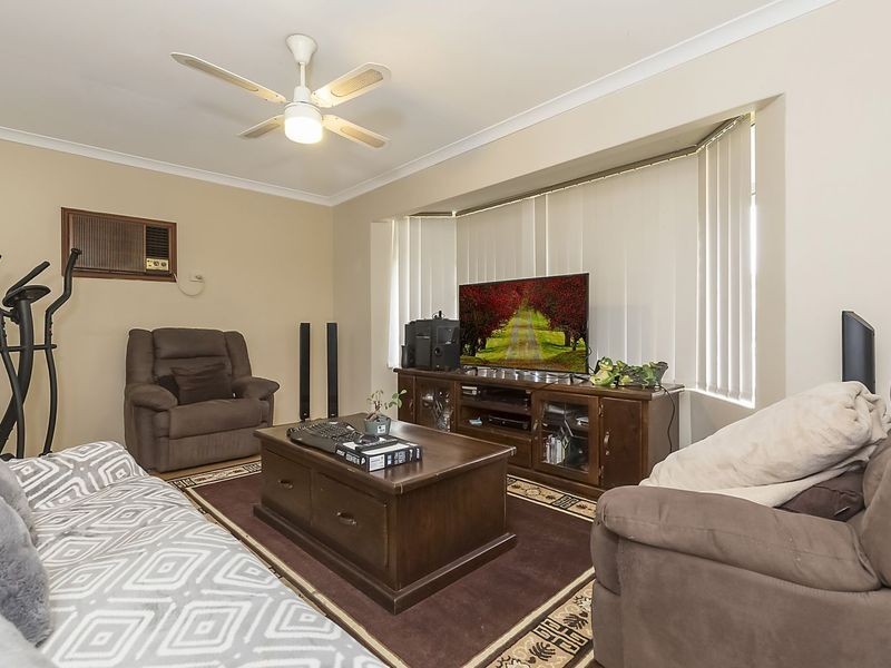 3 Redwood Court, Alexander Heights WA 6064