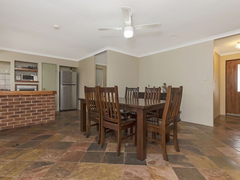 3 Redwood Court, Alexander Heights WA 6064