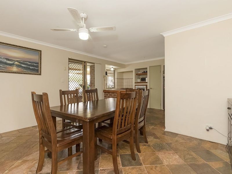 3 Redwood Court, Alexander Heights WA 6064