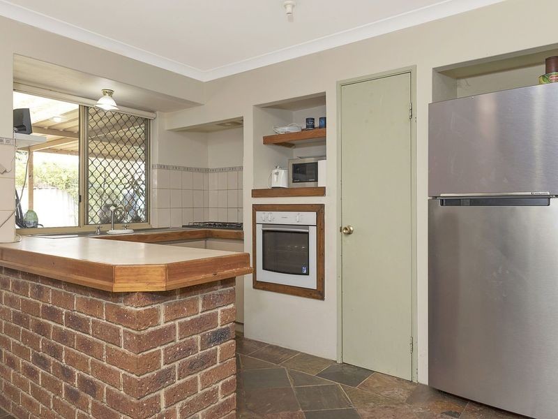 3 Redwood Court, Alexander Heights WA 6064