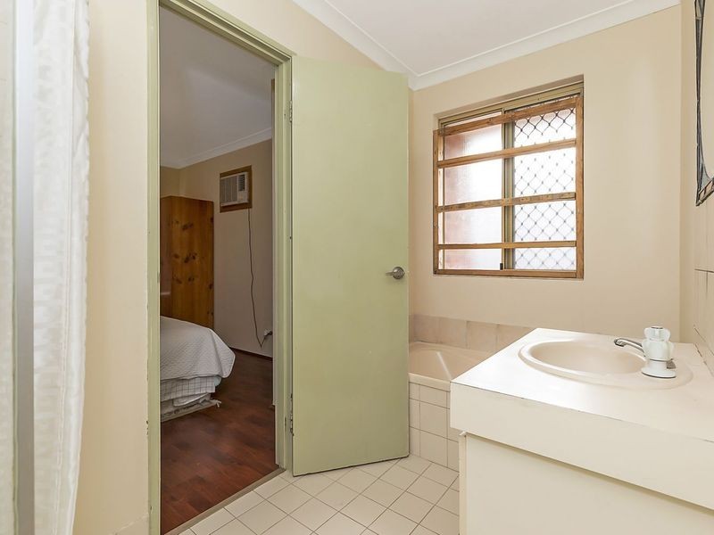 3 Redwood Court, Alexander Heights WA 6064