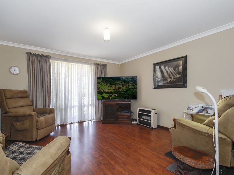 8 Cambrian Mall, Alexander Heights WA 6064