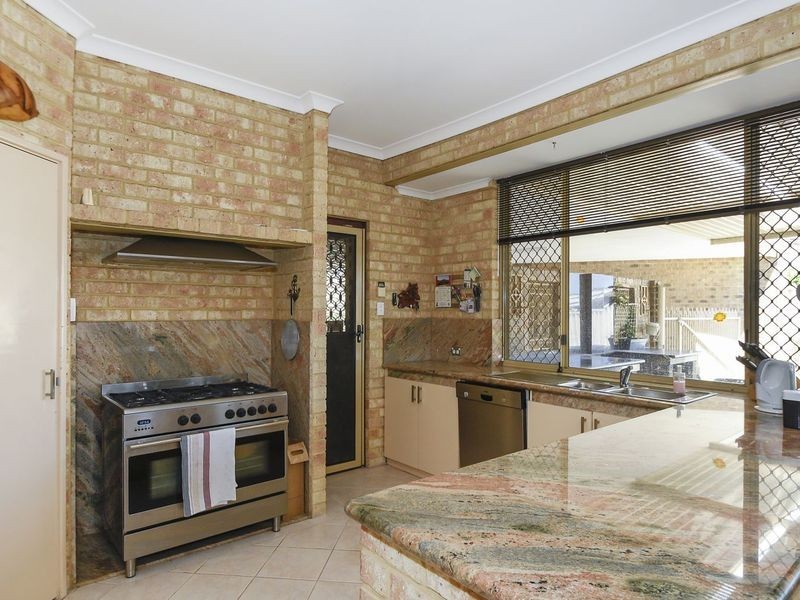 8 Cambrian Mall, Alexander Heights WA 6064