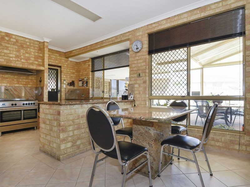 8 Cambrian Mall, Alexander Heights WA 6064