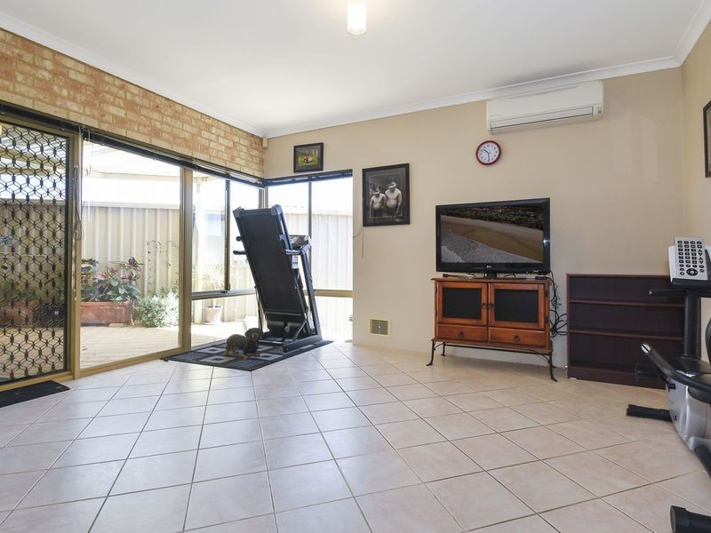 8 Cambrian Mall, Alexander Heights WA 6064