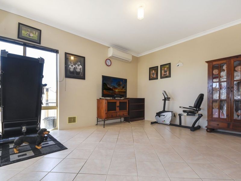 8 Cambrian Mall, Alexander Heights WA 6064