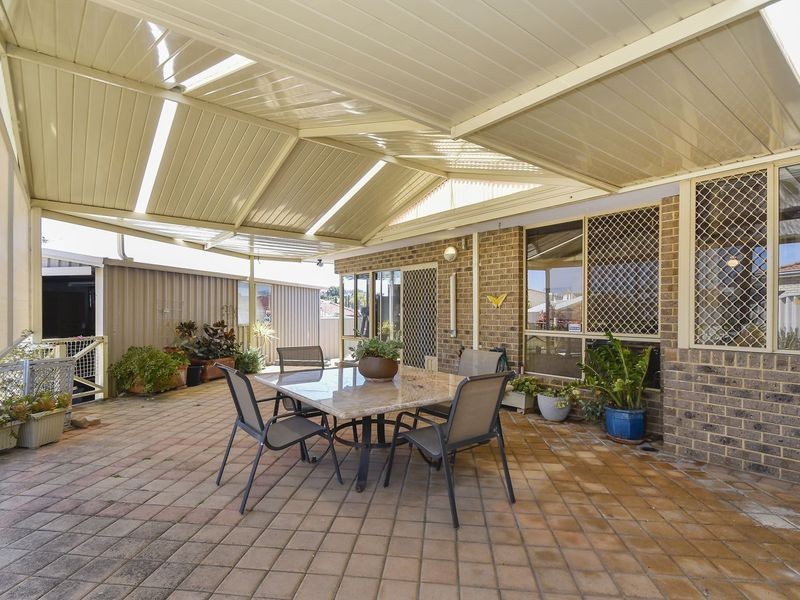 8 Cambrian Mall, Alexander Heights WA 6064