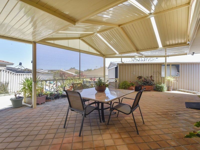 8 Cambrian Mall, Alexander Heights WA 6064