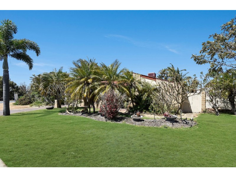 1 CARMIL PLACE, Alexander Heights WA 6064