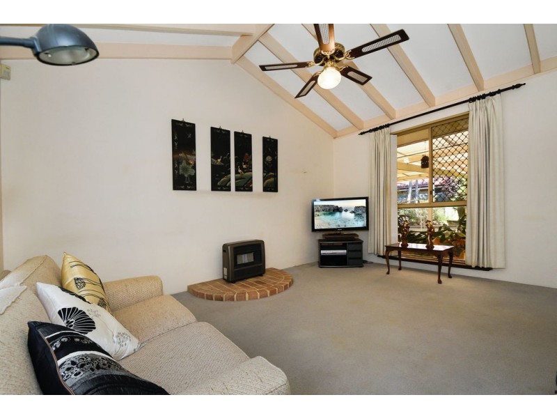 1 CARMIL PLACE, Alexander Heights WA 6064