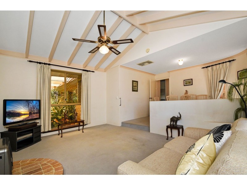 1 CARMIL PLACE, Alexander Heights WA 6064