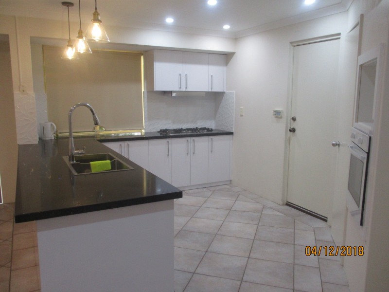 11 Deerina Green, Alexander Heights WA 6064