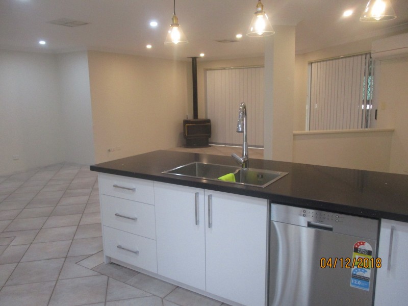 11 Deerina Green, Alexander Heights WA 6064