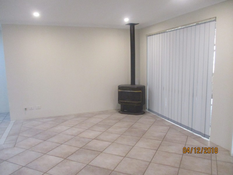 11 Deerina Green, Alexander Heights WA 6064