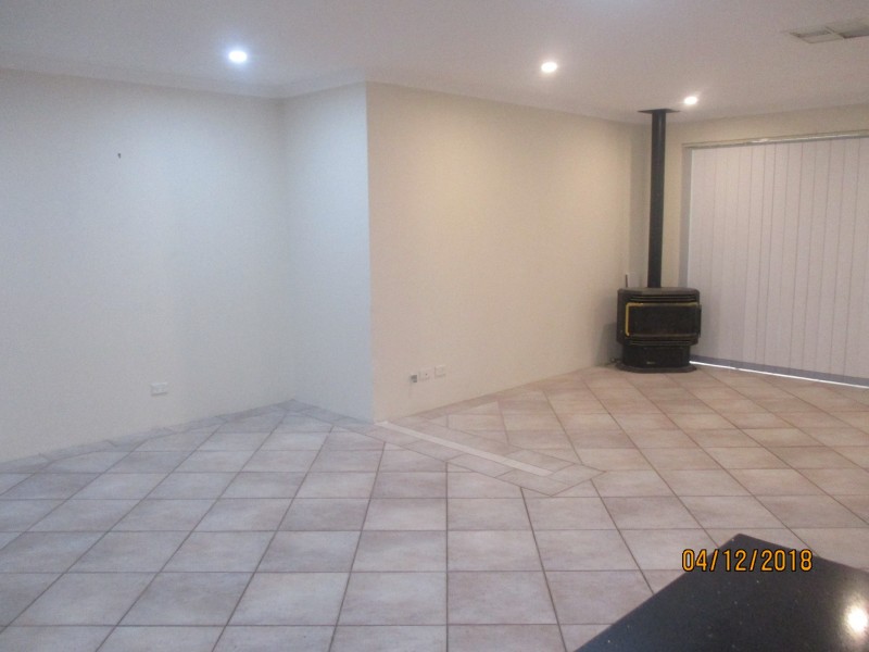 11 Deerina Green, Alexander Heights WA 6064