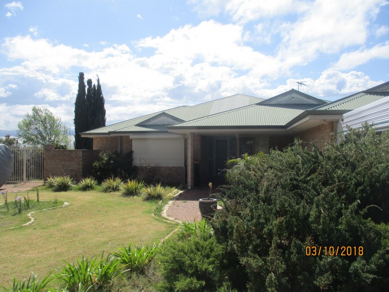 24 Josephine Way, Alexander Heights WA 6064