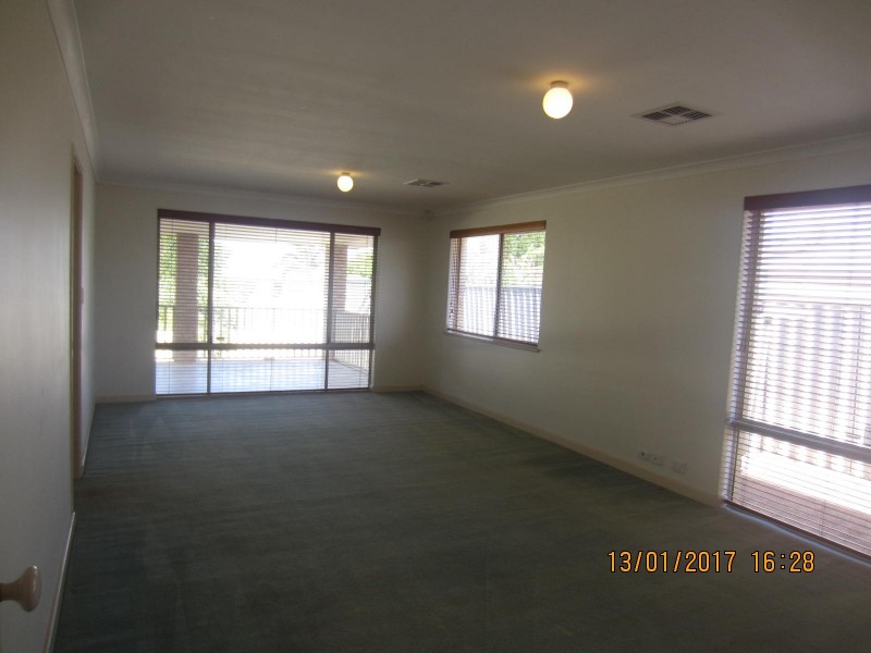 24 Josephine Way, Alexander Heights WA 6064