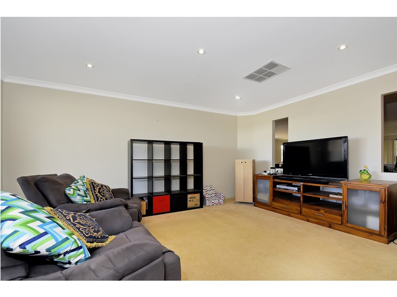 19 James Gilmour Way, Darch WA 6065