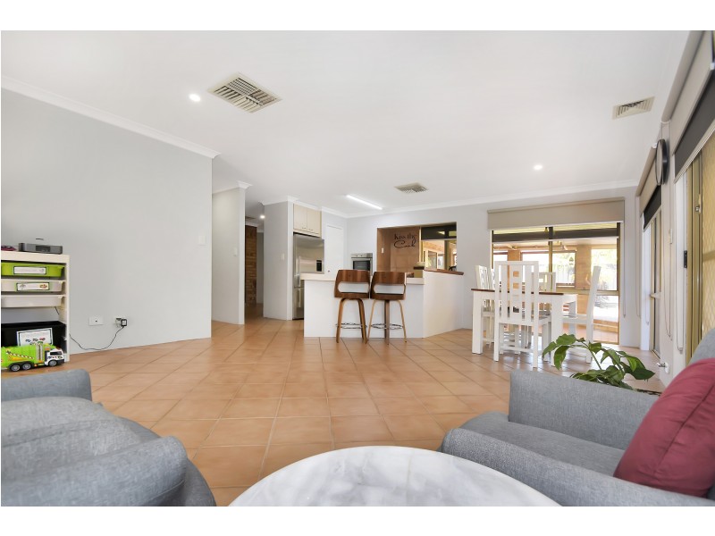 5 RIVER FIG PLACE, Alexander Heights WA 6064