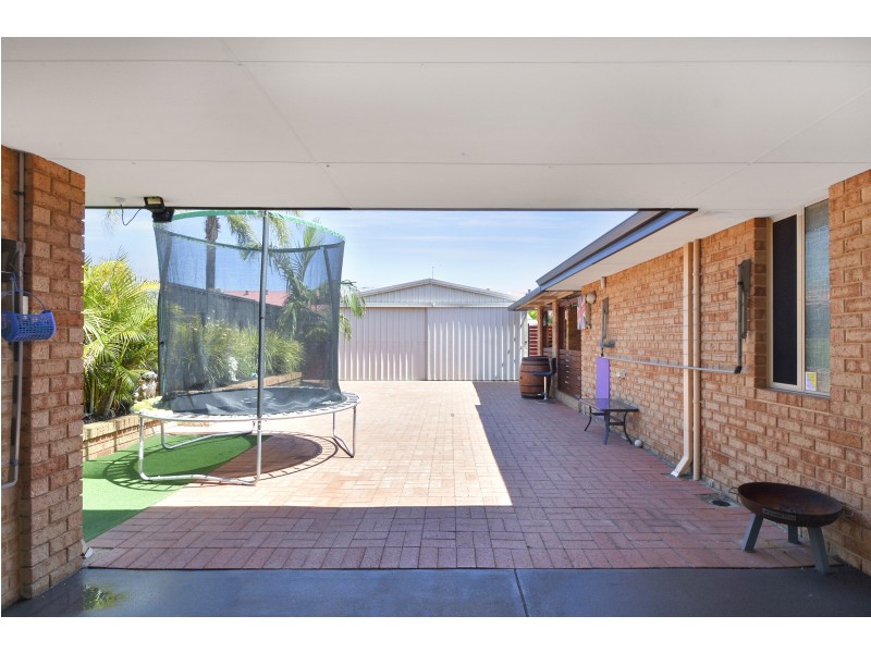 5 RIVER FIG PLACE, Alexander Heights WA 6064