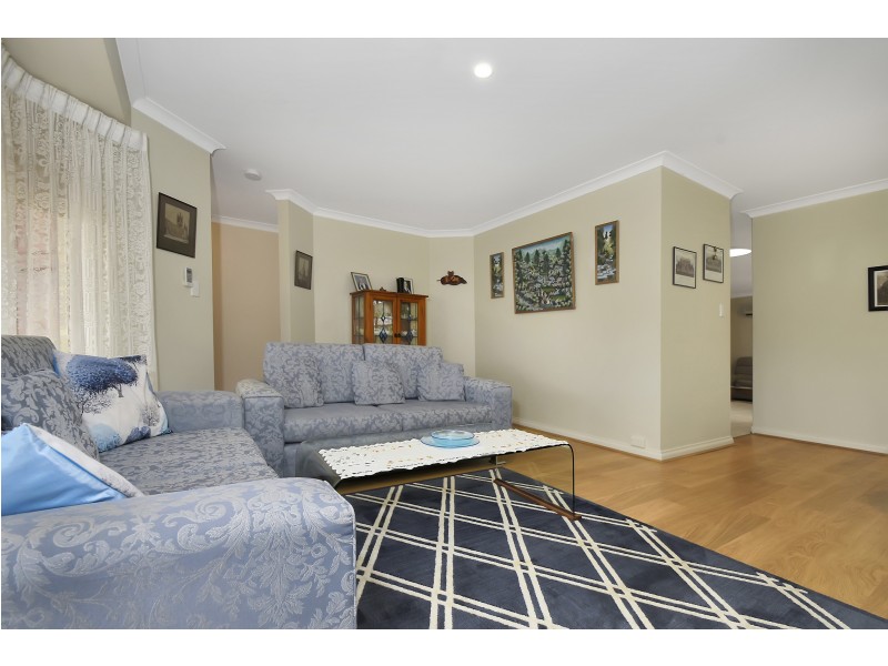 6 ROSEBANK GARDENS, Alexander Heights WA 6064