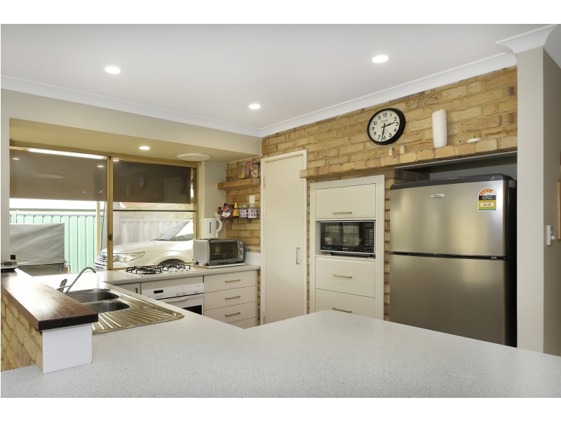 6 ROSEBANK GARDENS, Alexander Heights WA 6064