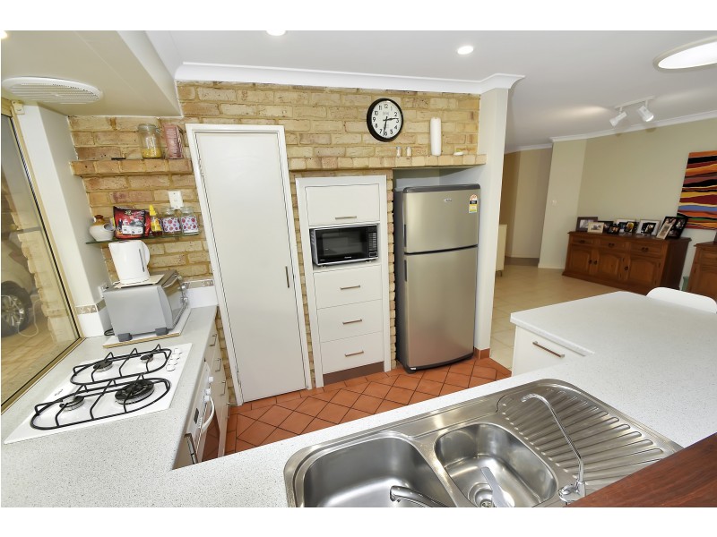 6 ROSEBANK GARDENS, Alexander Heights WA 6064