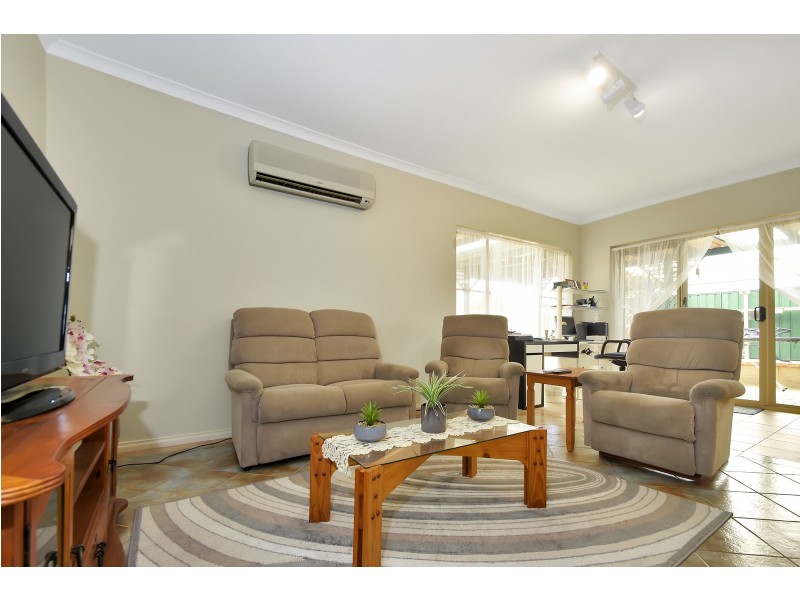 6 ROSEBANK GARDENS, Alexander Heights WA 6064