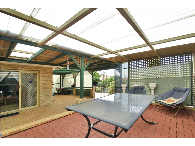 6 ROSEBANK GARDENS, Alexander Heights WA 6064