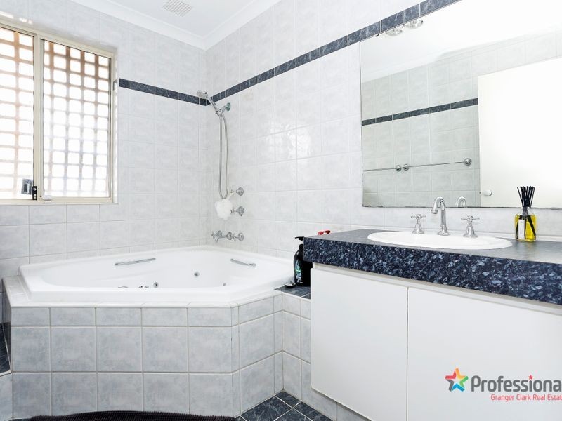 17 Saltwood Court, Ballajura WA 6066