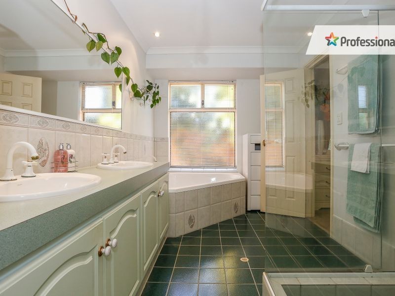 22 The Esplanade, Ballajura WA 6066