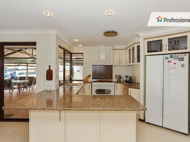 319 Summerlakes Parade, Ballajura WA 6066