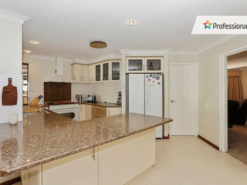 319 Summerlakes Parade, Ballajura WA 6066
