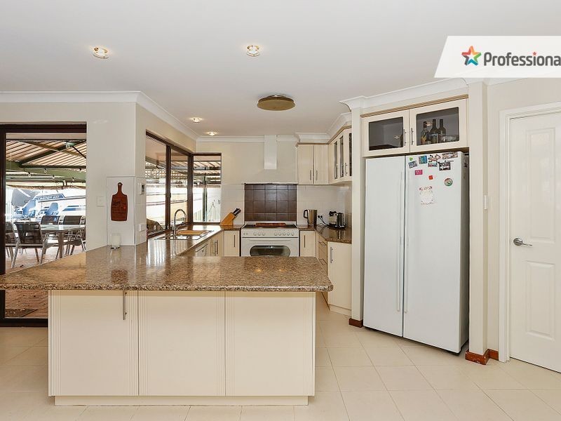 319 Summerlakes Parade, Ballajura WA 6066