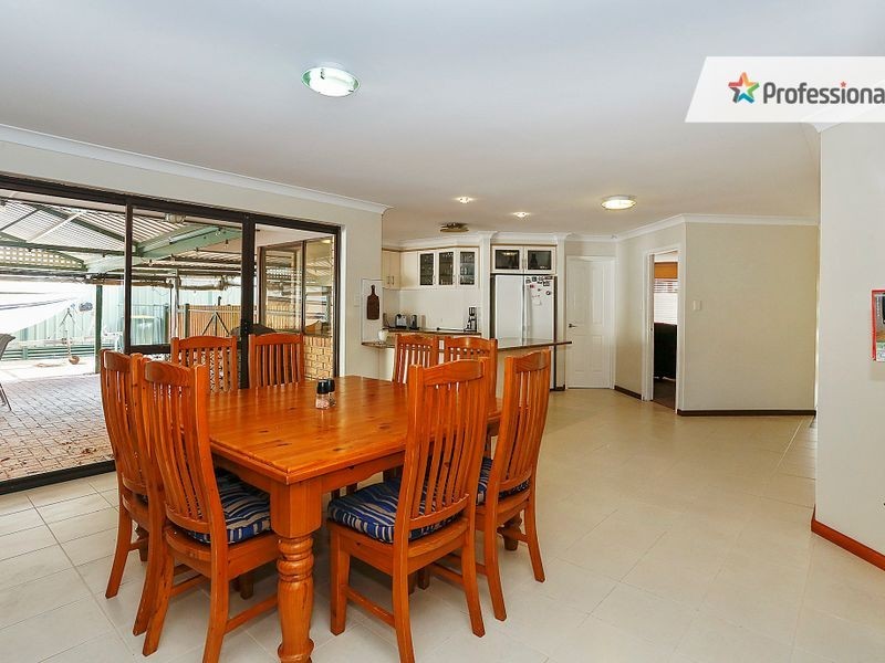 319 Summerlakes Parade, Ballajura WA 6066