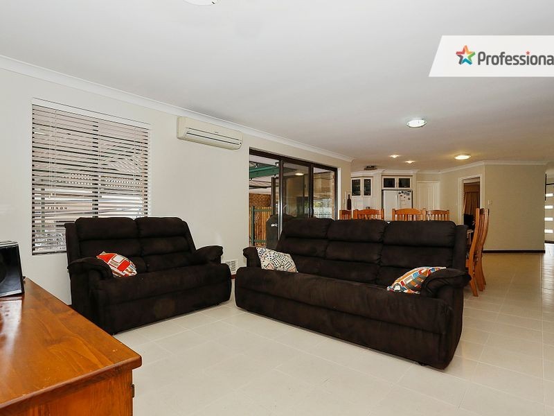 319 Summerlakes Parade, Ballajura WA 6066