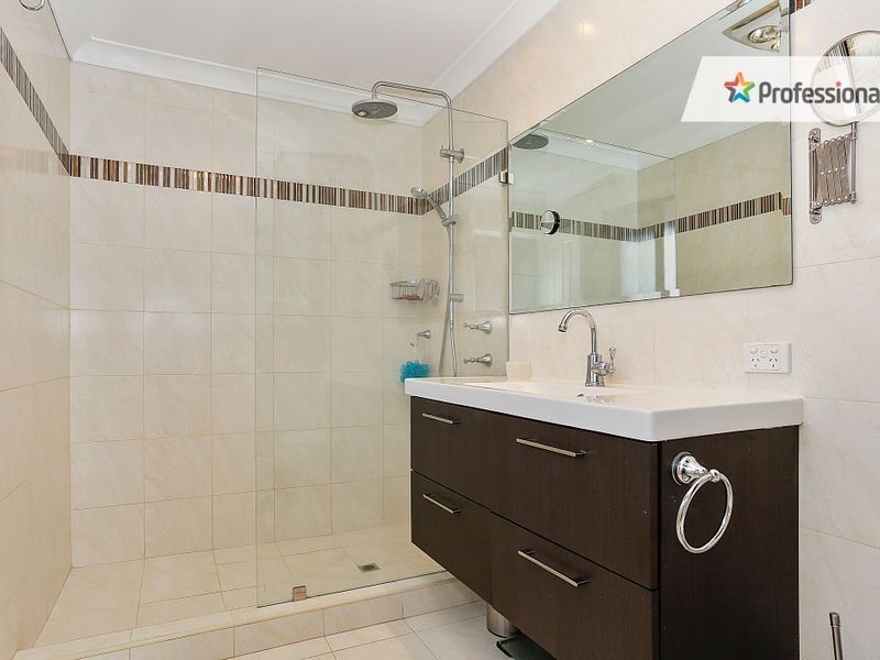 319 Summerlakes Parade, Ballajura WA 6066